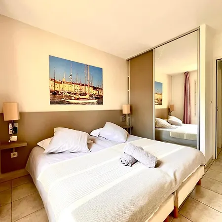 En Avec Piscine Lejlighed