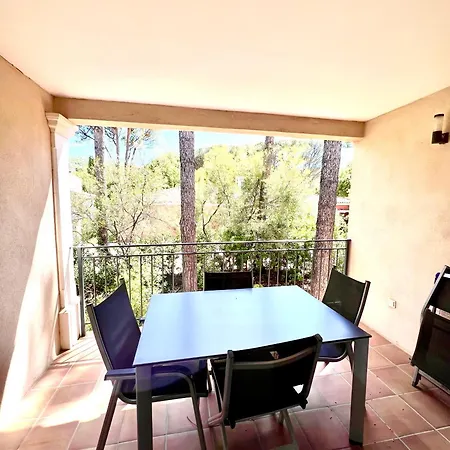 En Avec Piscine Lejlighed